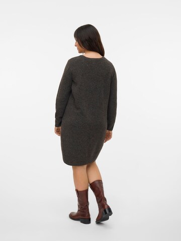 Vero Moda Curve - Vestido de punto 'VMCBoom' en marrón