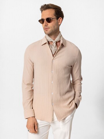 Coupe regular Chemise Antioch en beige : devant