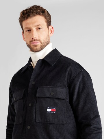 Tommy Jeans Regular Fit Jacke in Schwarz