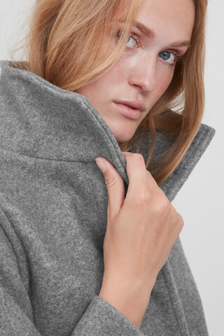 b.young Kurzjacke in Grau