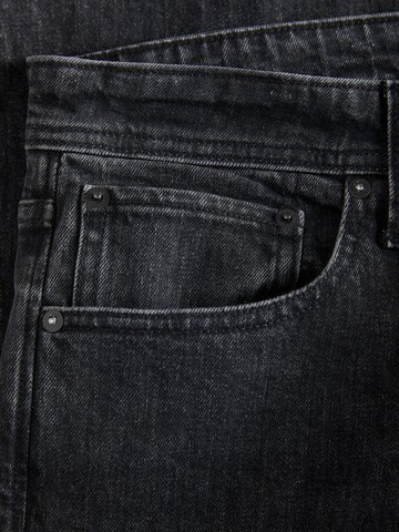 aprel Regular Jeans in Black