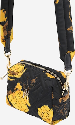 TOMMY HILFIGER Crossbody Bag in Black: front