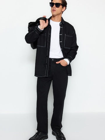 Trendyol Regular Jeans in Schwarz