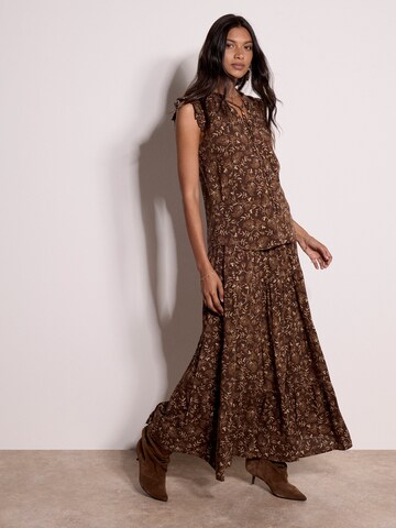 Apricot Painterly Paisley Ruffle Top ' ' in Braun: Vorderseite