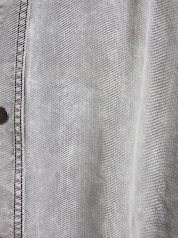 Veste mi-saison Bershka en gris