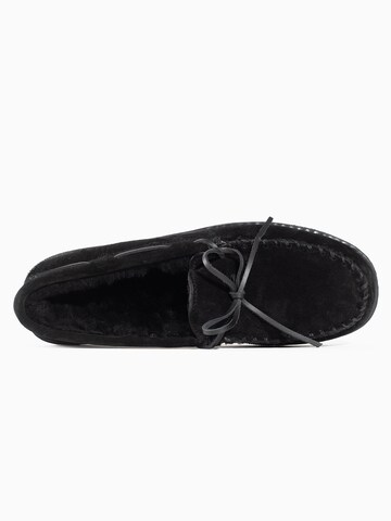 Mocasini de la Minnetonka pe negru