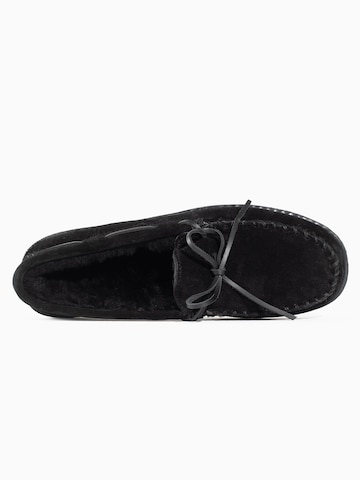 Minnetonka Moccasin in Black