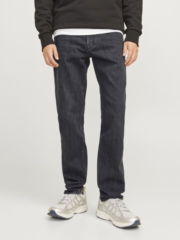 aprel Regular Jeans in Black: front