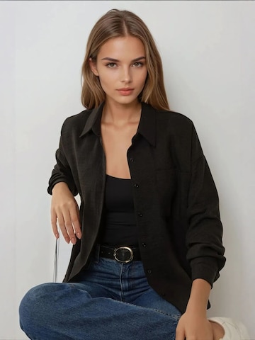 Hiccup Blouse in Black: front