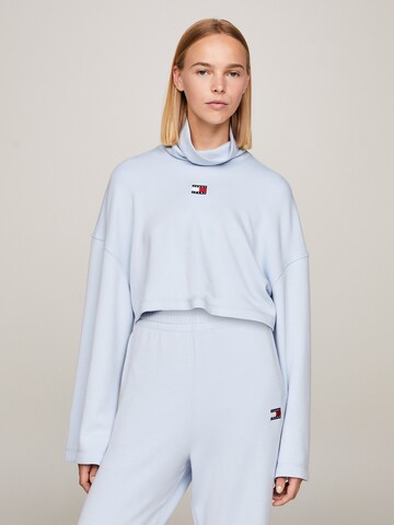 Tommy Jeans Badge Cropped Turtleneck Sweatshirt in Blau: predná strana