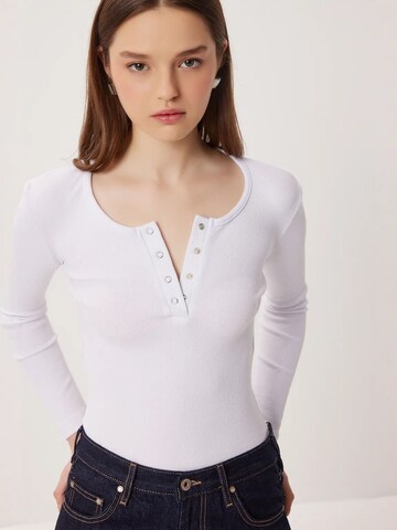 Camicia da donna di Happiness İstanbul in bianco