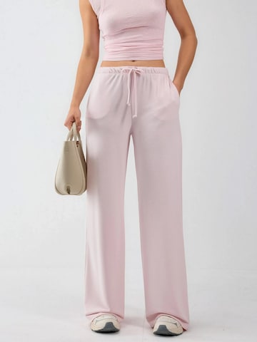 Busem Tapered Sportbroek in Roze: voorkant