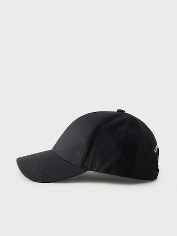 Karl Lagerfeld Cap in Black