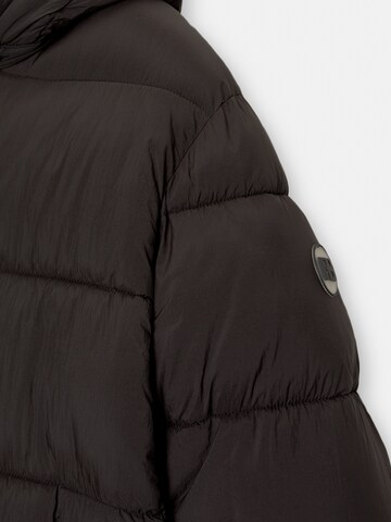 Pull&Bear Prehoden plašč | črna barva