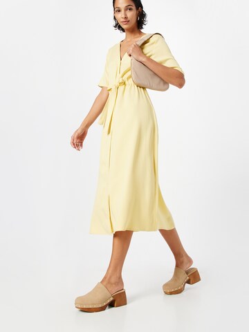 Robe-chemise 'BIOLA' minimum en jaune