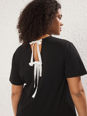 T-shirt Trendyol Curve en noir