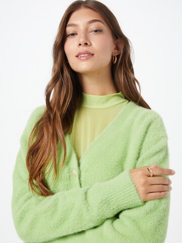 LEVI'S ® Плетена жилетка 'Dad Cardigan' в зелено
