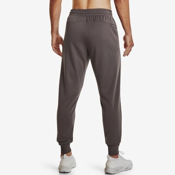 UNDER ARMOUR Tapered Sportbroek in Bruin