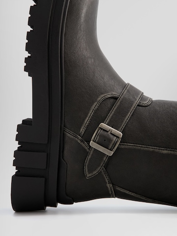 Bershka Stiefel in Schwarz