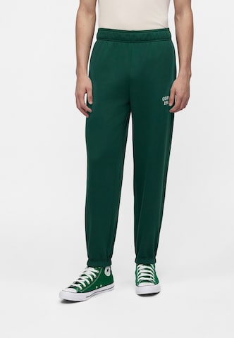Tapered Pantaloni '1908' de la CONVERSE pe verde: față