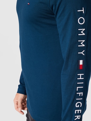 TOMMY HILFIGER T-shirt i blå