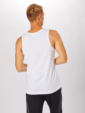 Coupe regular T-Shirt Nike Sportswear en blanc