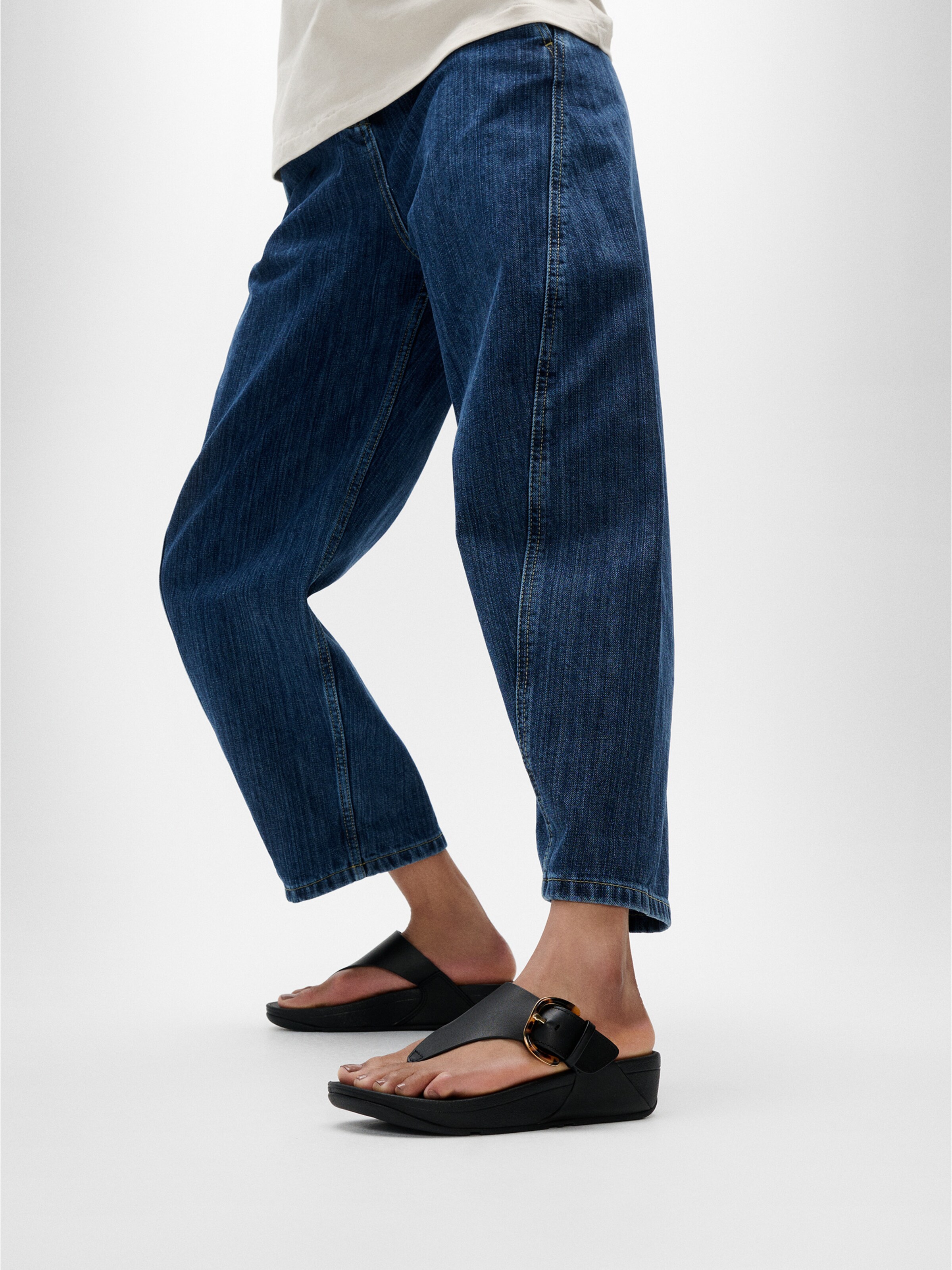 FitFlop T-Bar Sandals in Black | ABOUT YOU