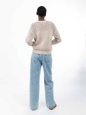 Influencer Плетена жилетка в бежово