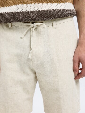 regular Pantaloni con piega frontale 'SLHLEROY' di SELECTED HOMME in beige