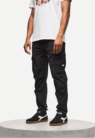 Weekend Offender Regular Cargo trousers 'Zanardi' in Black: front
