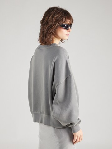 WEEKDAY Sweatshirt in Grau