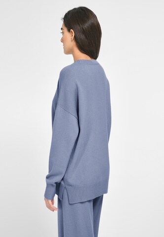 Pull-over include en bleu