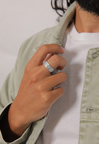 KUZZOI Ring i silver: framsida