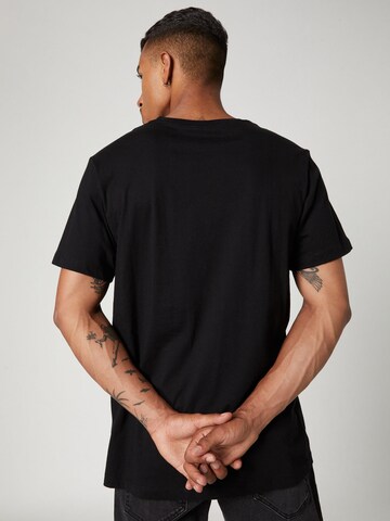 Tricou 'Flynn' de la VIERVIER pe negru