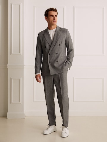 Regular Pantalon à plis 'Santino' Guido Maria Kretschmer Men en gris