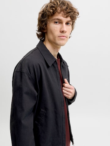JACK & JONES Välikausitakki 'JJTEO' värissä musta