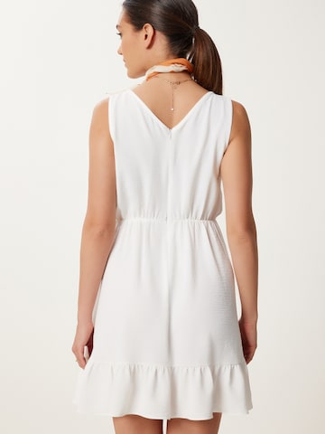 Happiness İstanbul Kleid in Beige