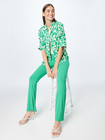 Monki - Blusa em verde