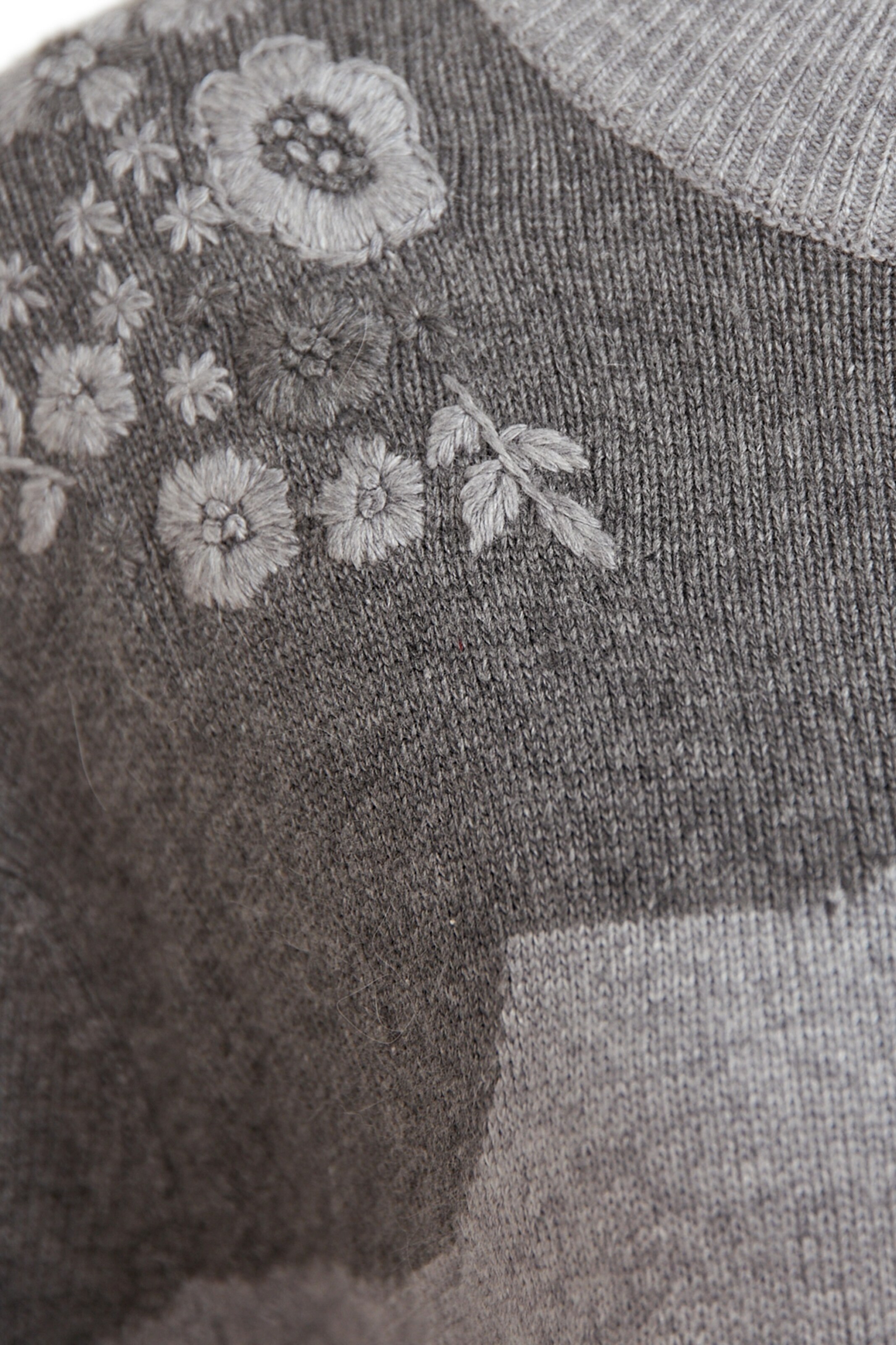 Finn Flare Pullover 'Soft Floral' in Grau