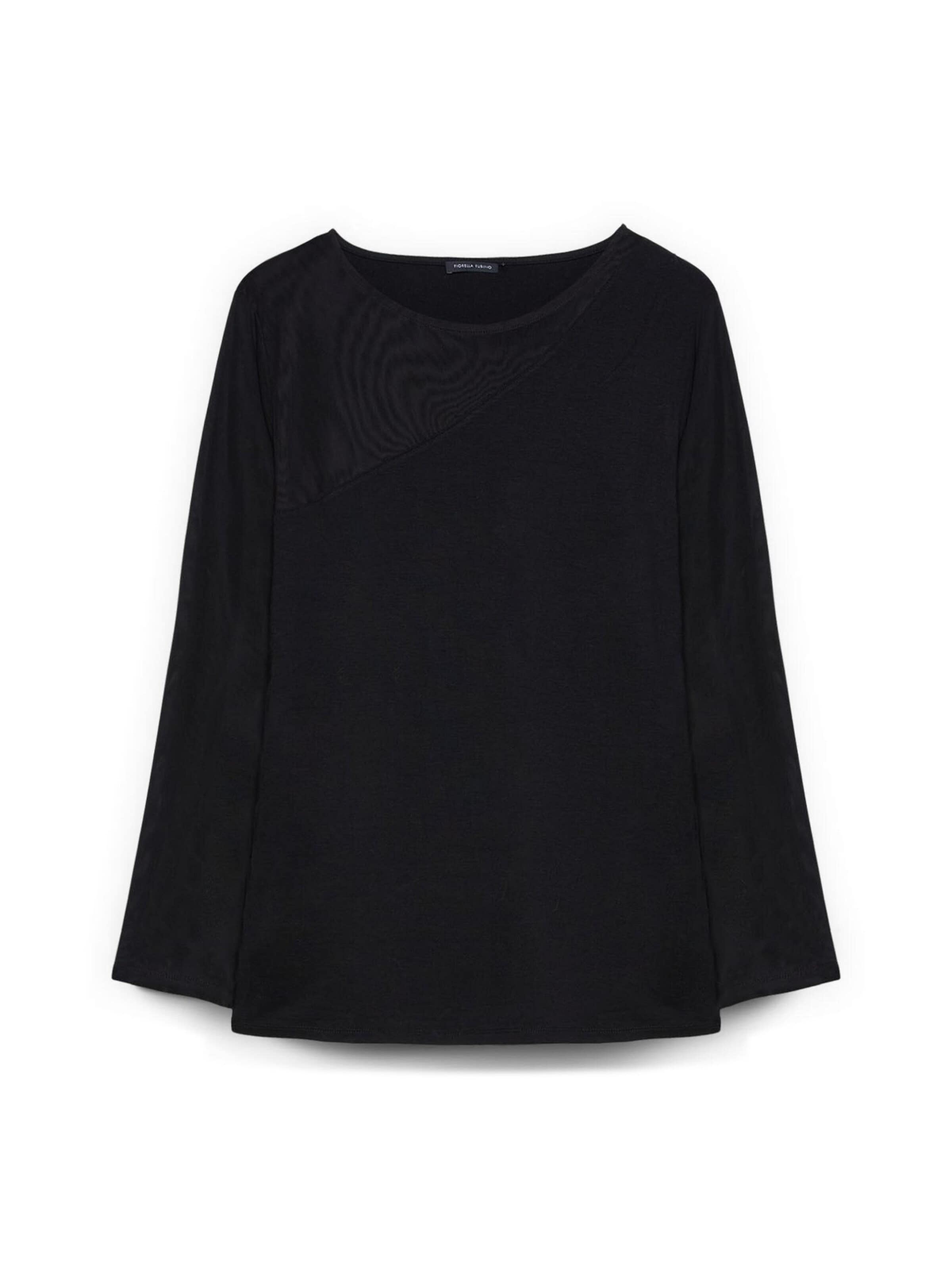 Fiorella Rubino - Top en negro: frente