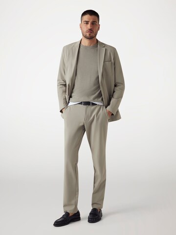 GUESS Slimfit Chino 'Myron' in Bruin
