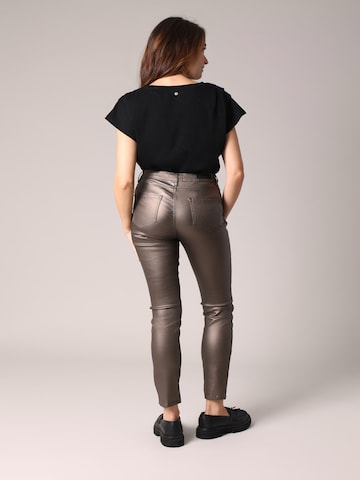 Coupe slim Pantalon 'Lysie' Deeluxe en gris