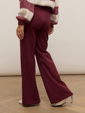 noar studios Regular Pleat-front trousers 'Straight Leg Pants' in Red