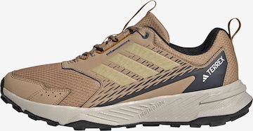 Chaussure de course 'Tracefinder' ADIDAS TERREX en marron : devant