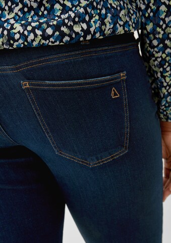 TRIANGLE Regular Jeans in Blue