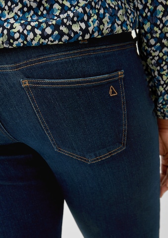 TRIANGLE Regular Jeans in Blau