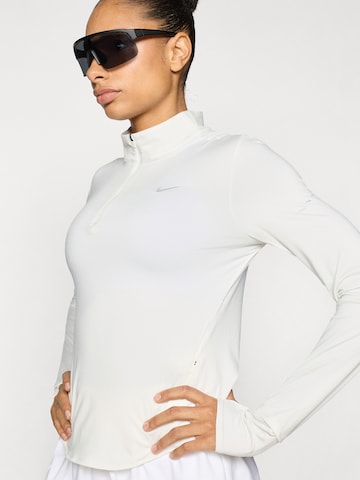 NIKE Функциональная футболка 'Swift' в Бежевый