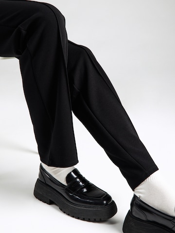 ABOUT YOU Regular Pants 'Maira' in Black