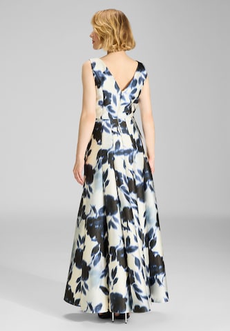 SWING Kleid in Beige