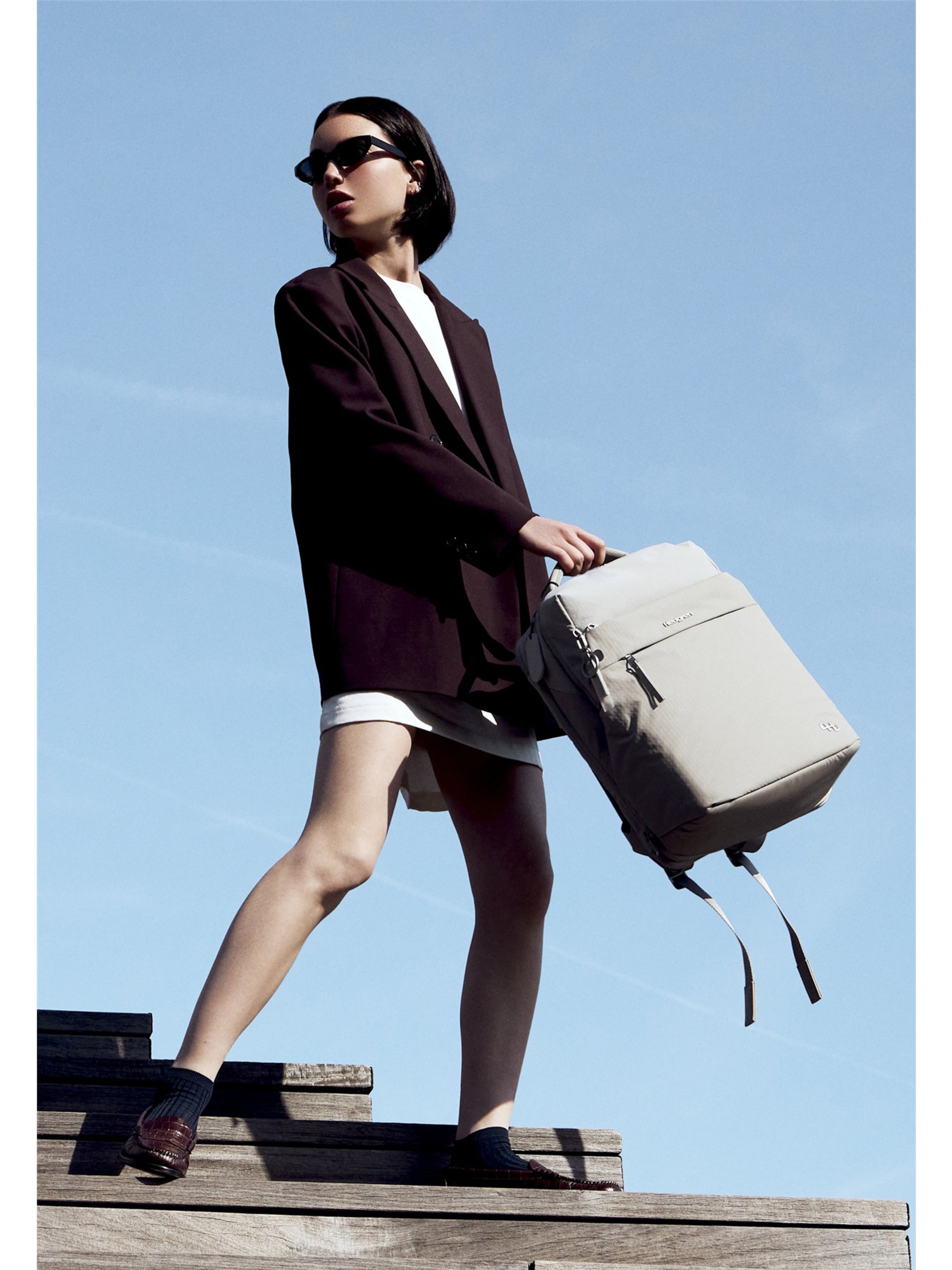 Hedgren Rugzak ' TABI 17,6L ' in Beige: zijkant